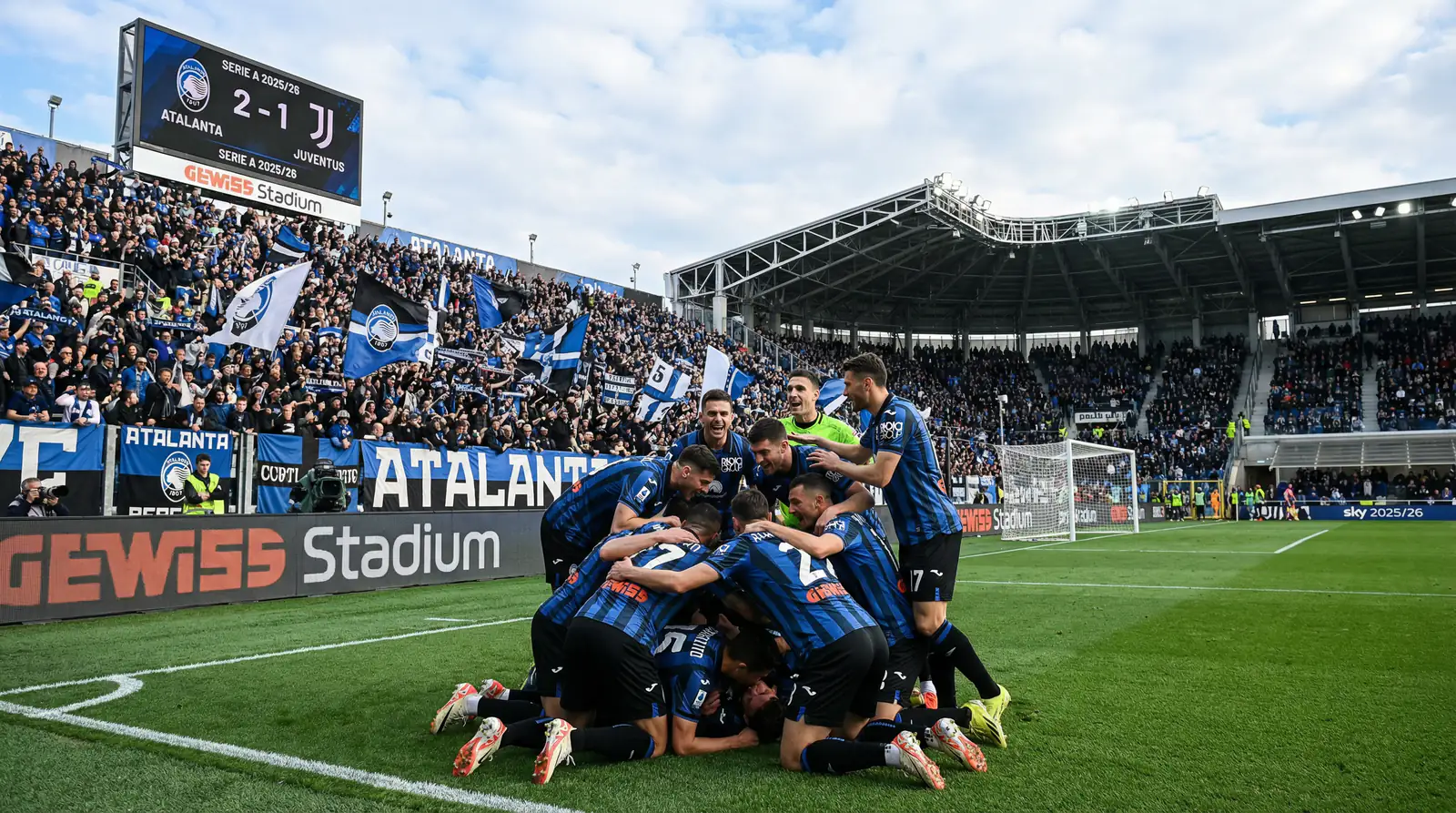 Jugadores de la Atalanta celebrando un gol en el Gewiss Stadium de Bérgamo durante la Serie A 2025/26
